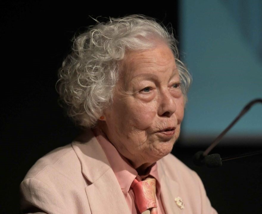 María Xosé Queizán, elixida académica de honra