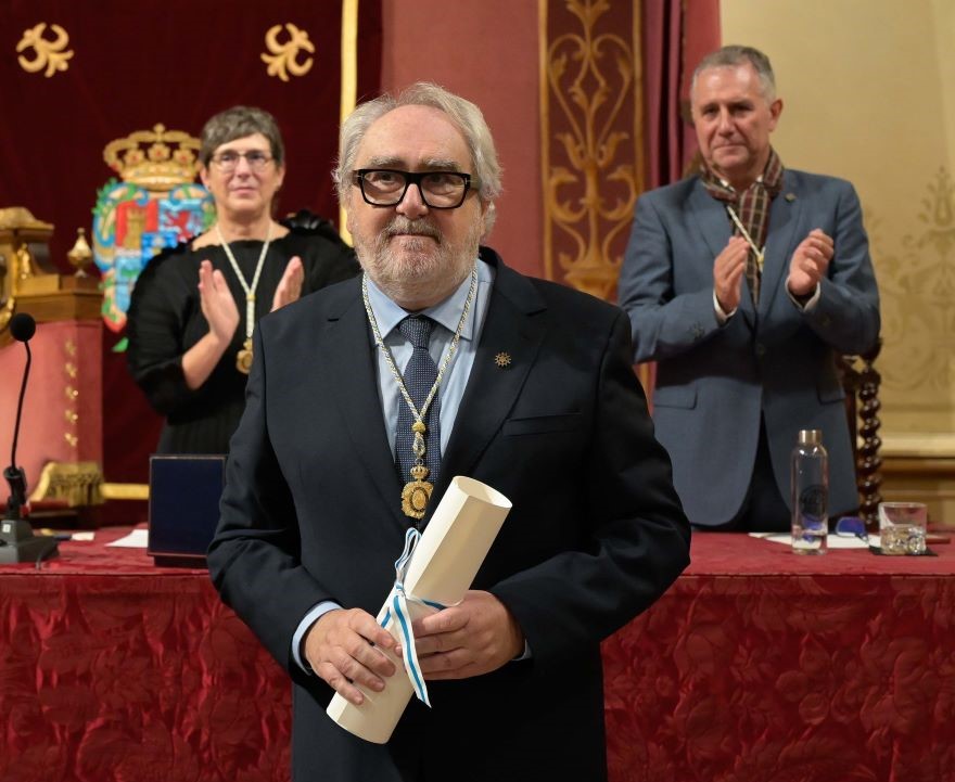 Ernesto González Seoane ingresa na Academia como membro de número